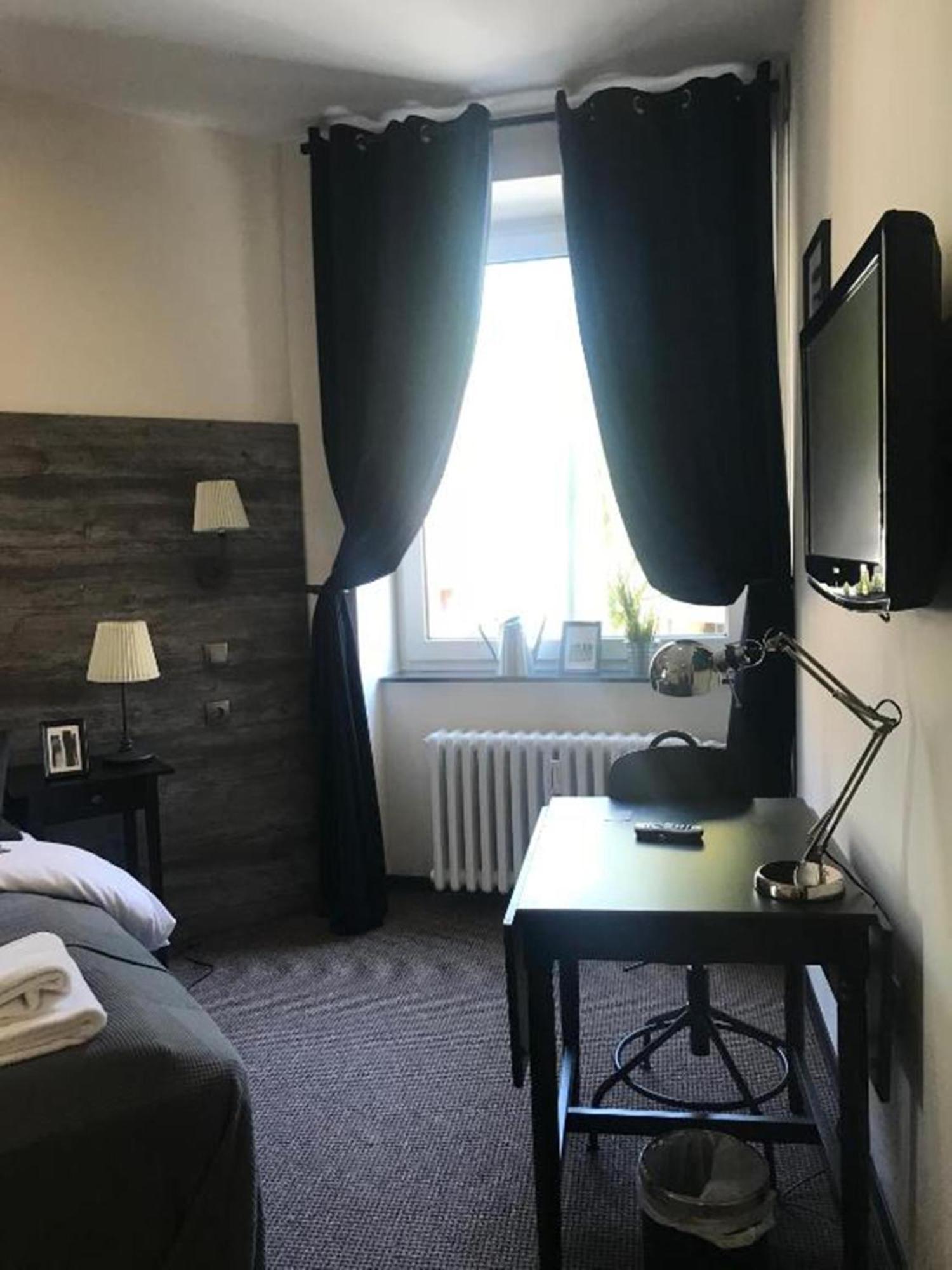 Double Room with Shared Bathroom,1556407168:JPEG